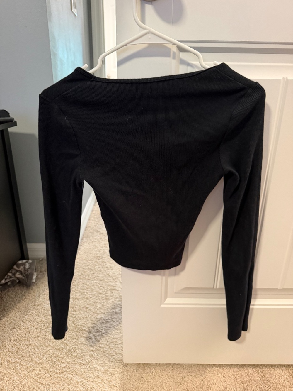 Abercrombie and Fitch Black long sleeve crop top - Picture 2 of 2